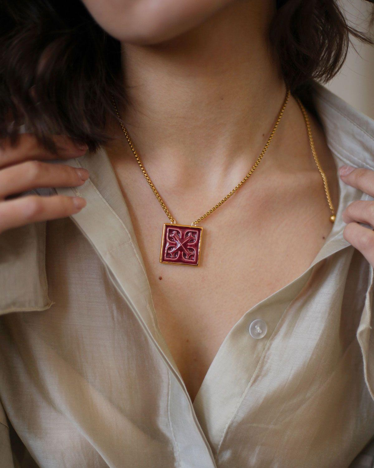 Підвіска QUADRIFOLIA (dark red)